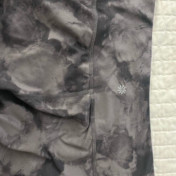 ATHLETA Women's Light & Dark Gray Colored Cloud Design Leggings (Large) - Picture 3 of 6